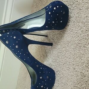 Halston size 8 navy suede heels